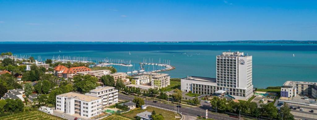 Fuered Luxury Apartman With Private Pool Balatonfured Exterior photo